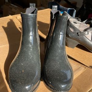 Michael Kors short rain boot,never worn.